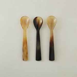 Cuchara de cuerno de espejo hecha a mano ecológica, duradero utensilio de cocina, artesanía tradicional única Natural, tamaño personalizable de la India - Product Image 1