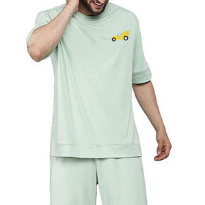 Ensembles de shorts d'été de style unique pour hommes High Street T-shirts brodés décontractés de haute qualité et shorts respirants grande taille - Product Image 3