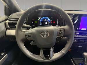 Camry Sedán 2024 Usado en Venta, Volante a la Izquierda, Interior Oscuro, Asientos de Tela, Bajo Kilometraje, Económico - Product Image 2