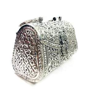 Sac à main en métal plaqué argent de haute qualité, fait à la main, avec un design de luxe et un savoir-faire artisanal pour les occasions de mariage - HF CRAFTS - Product Image 1