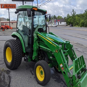 Tracteur à chenilles John Deere 4052R 4x4, tracteur agricole avec moteur de 20 CV, transmission par engrenages, composants principaux, livraison rapide - Product Image 3