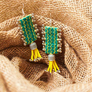 Boucles d'oreilles en tissu brodé et perles, boucles d'oreilles multi-perles personnalisées, bijoux de fête pour femmes au meilleur prix, boucles d'oreilles à perles - Product Image 1