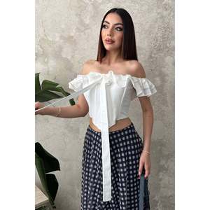 Blusa Blanca con Volantes y Aros - Blanca - Product Image 2