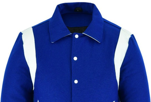 Chaqueta de Cuero de Invierno para Hombre, Estilo Universitario, con Cuello Mao, Color Azul Clásico, con Letras Bordadas y Logotipo Frontal - Product Image 6