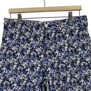 Shorts de golf pour hommes offrant un confort léger avec une coupe décontractée, idéal pour les promenades en plein air avec un look simple et propre - Product Image 5