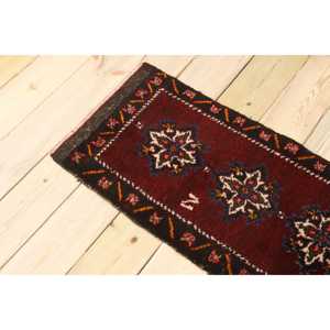 Alfombra Turca Vintage Pequeña de 1.5x3.2 pies, Alfombra de Lana con Parches Rojos y Azules - Product Image 4