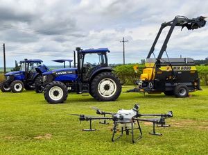 Tractor Mahindra Usado a Bajo Precio, en Buen Estado y con Todos los Accesorios Disponibles para la Venta a Precios Económicos - Product Image 4