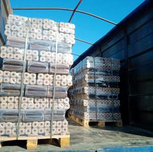 Briquettes de bois dur de qualité supérieure de 6mm granulés de bois à motif de bâton de pin et de sciure de bois à haut rendement énergétique dans un emballage en sac. - Product Image 2