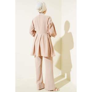 Tunique plissée 2 pièces beige avec accessoire rose - Product Image 4