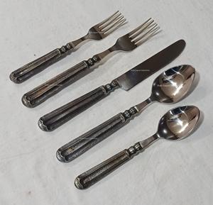 Ensemble de couverts en métal de style royal avec finition argentée de poignée en laiton antique pour la vaisselle de maison et de mariage - Product Image 1