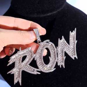Colgante Personalizado con Inicial de Letra, con Diamantes Moissanite VVS, en Plata de Ley 925, Acabado Brillante y Elegante - Product Image 1