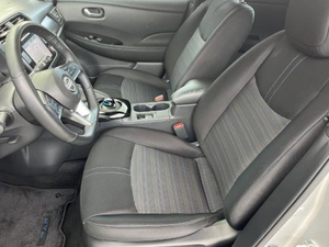 1N4CZ1CV1PC559510 Certificado 2023 Motor delantero eléctrico Hatchback FWD, 214 HP, 340 Nm Torque Vehículo EV compacto - Product Image 5