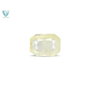 Saphir Jaune Naturel de 7,48 Carats (Pukhraj) - Pierre Précieuse Facettée Taille Émeraude - Product Image 1