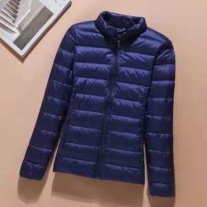 Otoño/invierno nueva chaqueta de mujer ligera sin costuras acolchada de algodón recortada con capucha estilo de moda - Product Image 5