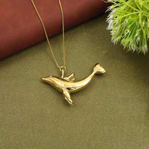 Collier pendentif dauphin doré, bijoux animaux marins, pendentif minimaliste vie marine, cadeau - Product Image 4