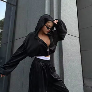 Ensemble de survêtement en velours de haute qualité personnalisé |   Nouvelle mode, pantalon large pour femmes, streetwear, ensemble décontracté pour le travail, vente en gros - Product Image 2