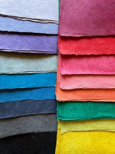 Papel Lokta del Himalaya Hecho a Mano, 9.5 x 13 o 19 x 29, Amarillo, Verde, Naranja, Rojo, Borgoña, Rosa, Turquesa, Azul, Gris, Morado, Negro - Product Image 4