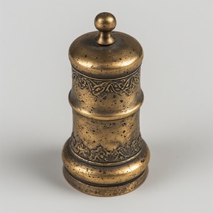 Molinillo de sal y pimienta de madera decorativo con superficie de pátina martillada rústica Trabajo artesanal que ofrece acento para cenar - Product Image 6