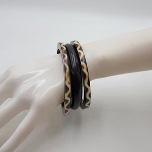 Bracelets légers en résine avec motif tourbillon pour présentation artistique et ensembles de boutiques à bas prix par AALIYAN IMPEX - Product Image 5