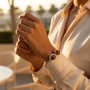 Boutons de manchette et pinces à cravate en argent et cornaline pour homme, bijoux formels en laiton doré avec pierre principale en onyx pour les mariages - Product Image 1