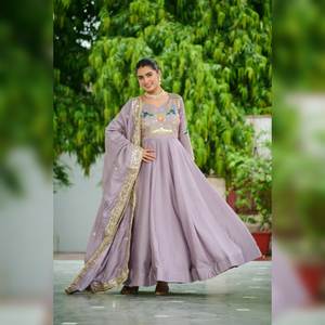 Robe de soirée traditionnelle de style dupatta, à la mode, à la vente, avec un beau design, broderie, travail de séquence de fils, longueur régulière - Product Image 1