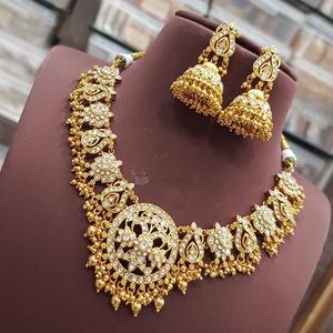 Conjunto de collar de tono dorado de diseño único exclusivo de calidad superior pulido Premium tradicional con pendientes para mujer para boda - Product Image 1