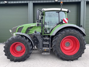 Tractor Fendt 828 Vario de última generación y alta gama, diseñado para un arado, cosecha y agricultura de precisión eficientes. - Product Image 1