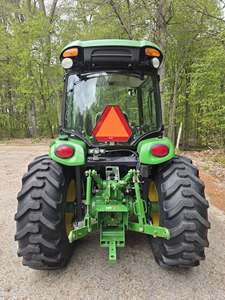 รถตักล้อยางมือสอง รุ่น 440R รถแทรกเตอร์ขับเคลื่อน 4 ล้อ สำหรับงานเกษตร พร้อมห้องโดยสาร  รวมถึงบุ้งกี๋หน้า รถแทรกเตอร์สำหรับงานเกษตรมือสอง - Product Image 3