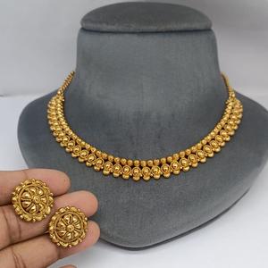 Collier chic de créateur avec boucles d'oreilles de meilleure qualité finition dorée Collection de vêtements de mariage pour femmes et filles - Product Image 1