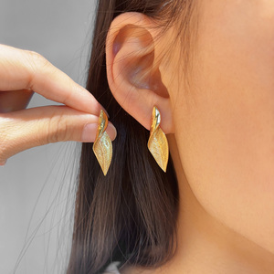 Orecchini con perno in acciaio inossidabile di tendenza gioielli di moda 18K placcato in oro orecchini di design gioielli all'ingrosso - Product Image 1