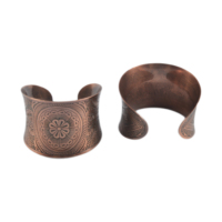 Menottes à thème créatif avec design de finition antique en laiton et bracelets en métal de conception fantastique en laiton d'usine