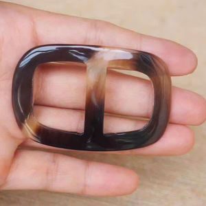 Anillo para Bufanda de Cuerno de Búfalo con Pulido Suave que Agrega Elegancia Suave y Sujeción Segura a Cualquier Bufanda de Alta Calidad - Product Image 1