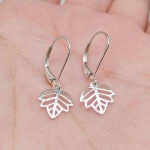 Pendientes Colgantes de Plata de Ley 925 con Baño de Oro de 14K, Diseño de Hojas de Árbol Inspiradas en la Naturaleza, Joyería Fina Minimalista y Elegante - Product Image 4