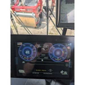 KRCHER MCM 600 2025, Nuevo, con Cabina Cerrada y Sistema ROPS, 17 Horas de Uso - Product Image 4