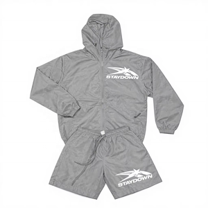 ชุดแจ็คเก็ตและกางเกงขาสั้นกันลมสำหรับผู้ชาย ผลิตตามสั่ง สำหรับฤดูใบไม้ร่วง กันน้ำ กันลม เป็นมิตรกับสิ่งแวดล้อม ระบายอากาศได้ดี น้ำหนักเบา ทำจากไนลอน - Product Image 1