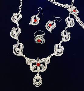 Ensemble de mode vintage en or 24 carats, fabricant indien comprenant des peignes de collier pour USA France-Anniversaire en argent-principalement des bijoux en cuivre - Product Image 2