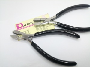 Alicates profesionales para extensiones de cabello, logotipo personalizado de alta calidad, hechos a mano con alicates de goma negra de acero inoxidable, los mejores Alicates para el cabello - Product Image 3