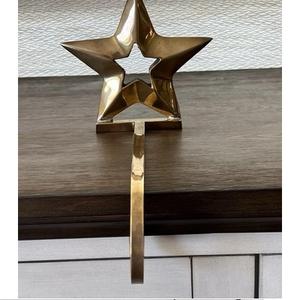 Titulaire de bas étoile solitaire de Noël en laiton Vintage Long bras finition dorée Support de bas étoile solitaire de Noël en laiton Vintage - Product Image 6