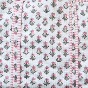 Sac fourre-tout matelassé à imprimé floral d'été léger avec fermeture à glissière Élégant et à la mode pour un usage quotidien et des escapades de week-end - Product Image 2