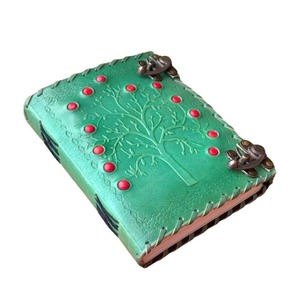 Journal A5 de l'arbre de vie en cuir pur avec 13 pierres rouges 240 pages lignées Carnet de notes cousu à la main en fil vert - Product Image 1