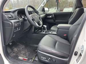 Toyota 4Runner TRD Pro 4WD 2020 / Disponible à la vente avec faible kilométrage, moteur essence, véhicule d'occasion en excellent état et sans accident - Offre exceptionnelle - Product Image 6