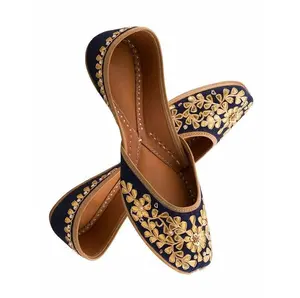 2023年流行の女性スタイリッシュな特別素材パキスタン製パンジャビジュッティクッサ靴女性用