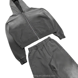 Conjunto de chándal personalizado para hombre 100% algodón con capucha y cremallera y pantalones de chándal acampanados con estilo de chándal de diamantes de imitación - Product Image 6