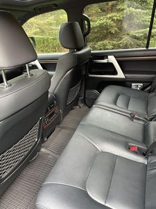 รถ SUV หรูมือสอง ปี 2021 เครื่องยนต์ V8 ขับเคลื่อน 4 ล้อ ระยะทางวิ่งน้อย รถออฟโรดขนาดใหญ่ พรีเมียม SUV - Product Image 4