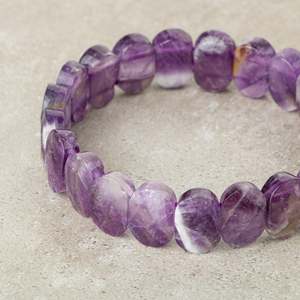 Bracelet en pierre naturelle d'améthyste à coupe large - Product Image 3