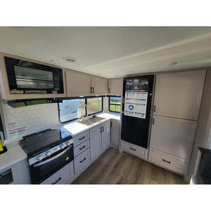 Accesorios Interiores para Autocaravana Jay Feather 30RKB 2026 - Estilo Moderno Precio de Venta Sugerido por el Fabricante $67661 Precio de Oferta $43995 - Product Image 1