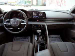 Plata 2024 H y u n d a i Ela Ntra SEL FWD con asientos de cuero Sistema de navegación Arranque remoto Techo solar Android Auto Ruedas de aleación - Product Image 6