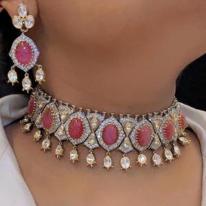 À la mode Moissanite Doublet Plaqué Or Pierre Look Collier Ensemble Boucles D'oreilles pour Femmes Designer Bijoux pour Mariage et Fête Porter - Product Image 1