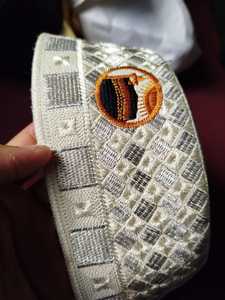 Chapeau de prière musulman exclusif Chapeau Sandale Bugis brodée en argent Kufi Tupi Topi Couronne rigide du Bangladesh - Product Image 4