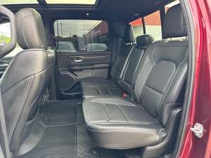 4WD รถแท็กซี่แบบลูกเรือ2024แรม1500มือสองสีแดงพร้อมเบาะหนังระบบนำทางแพคเกจความสะดวกสบายบรรจุภัณฑ์บนท้องถนน - Product Image 6